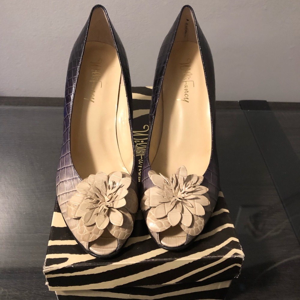 Will’s Fancy  Grey Leather Heels Size 10